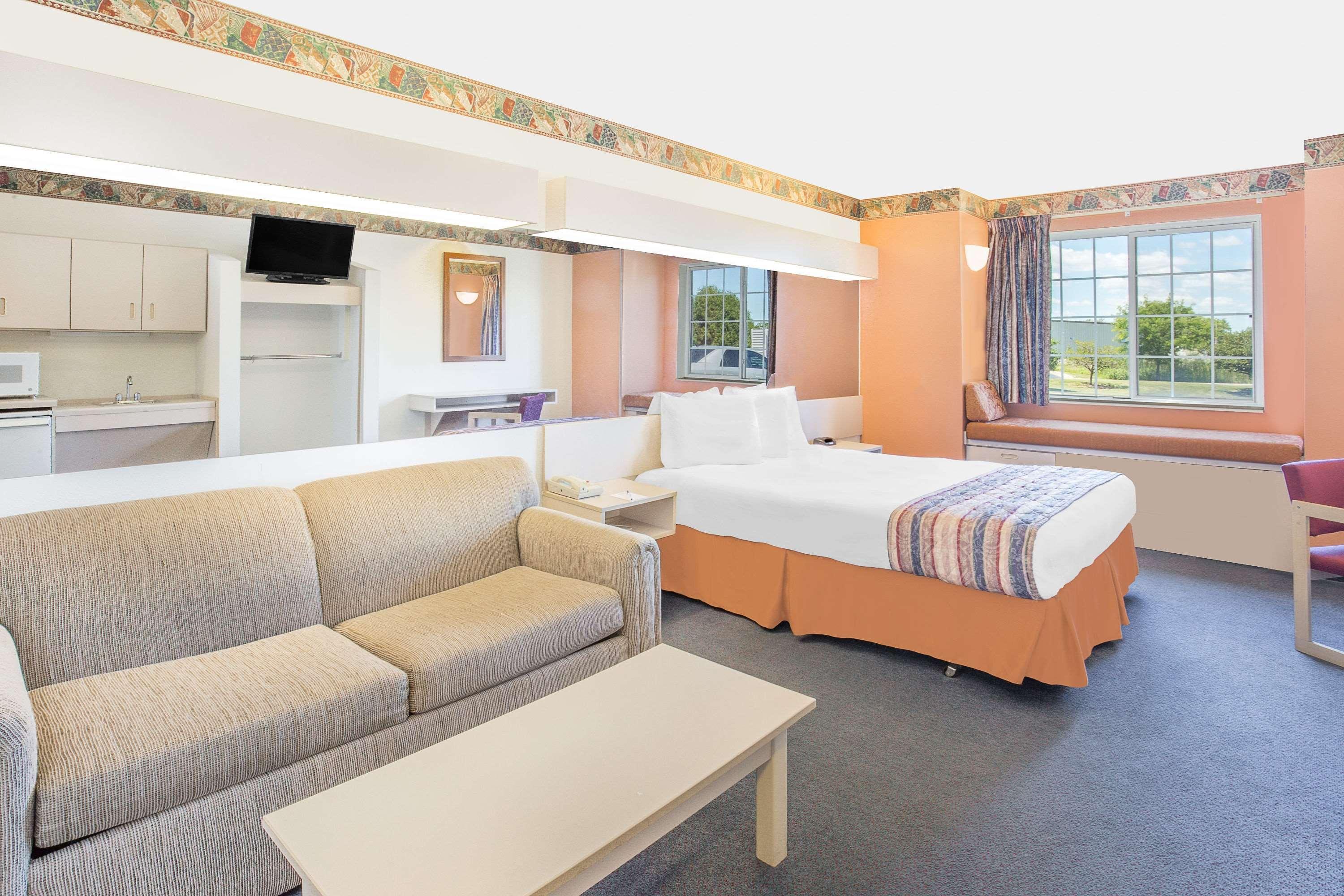 Microtel Inn & Suites By Wyndham Fond Du Lac Luaran gambar